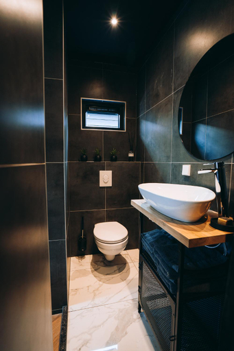 Others 5, B&B Bardot, Purmerend