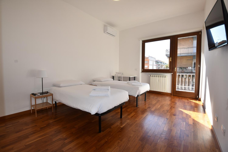 Others 5, Vassallo B&B, Roma