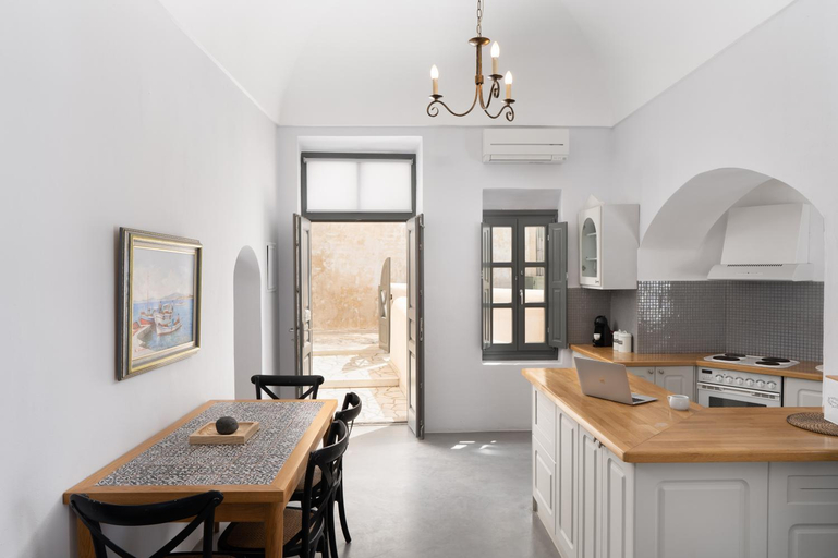 Facilities 4, Kastro Mansion, South Aegean