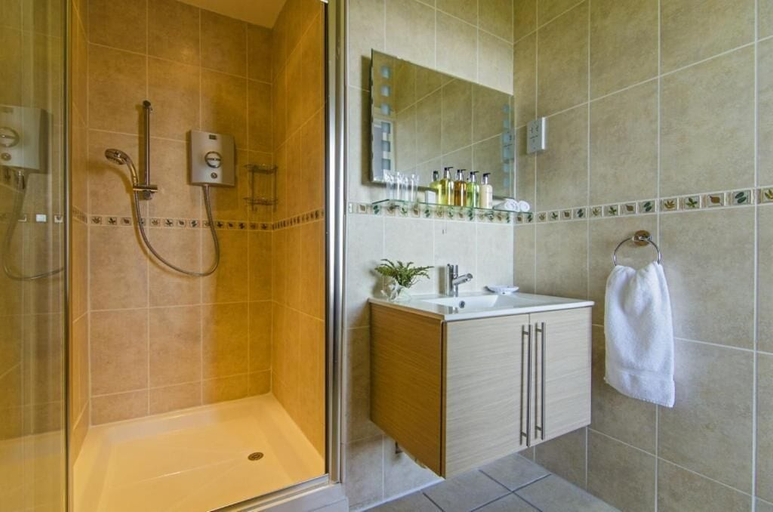 Bathroom 3, The Buccaneer Inn, Torbay