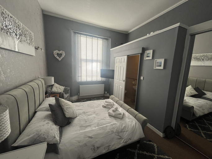 Bedroom 2, The Buccaneer Inn, Torbay