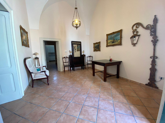 Others 5, Casa del Nonno Toto, Lecce