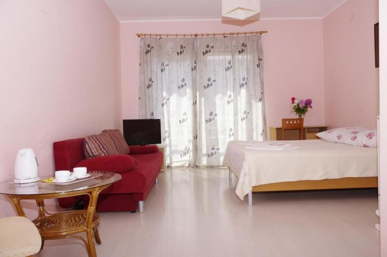 Others 3, Europe Hotel, Narva