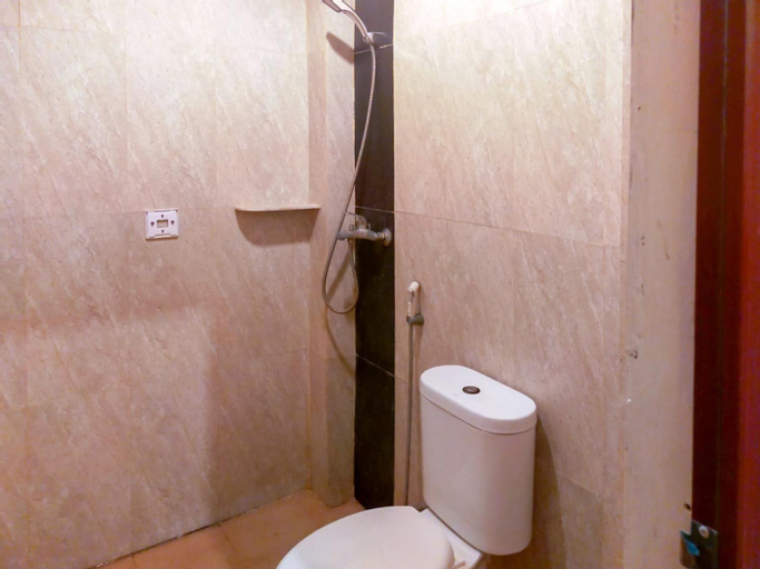 Bathroom 16