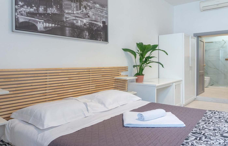 Others 5, Le suite di Borgo, Rome