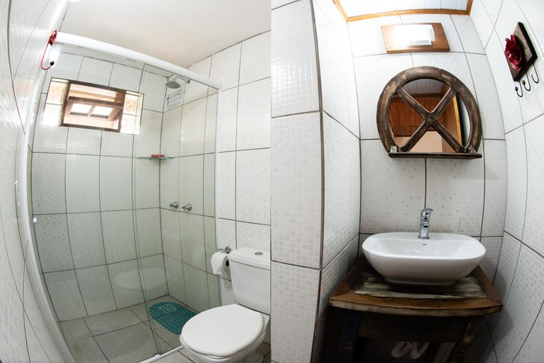 Bathroom 2, Sunset Strip Eco Apartments, Florianopolis