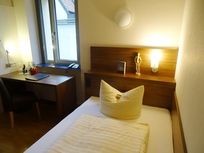 Bedroom 3, Kolping-Hotel, Schweinfurt