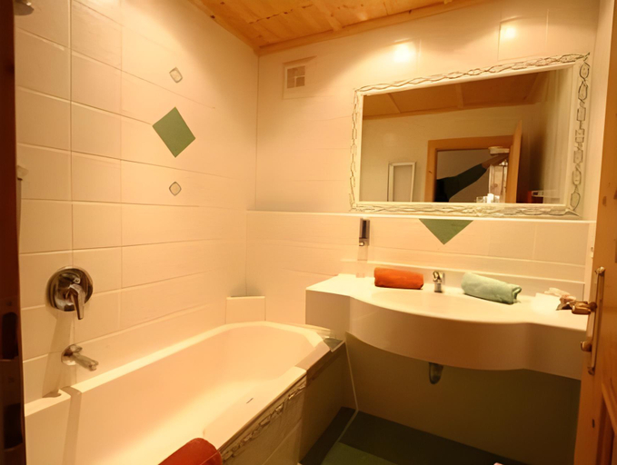 Bathroom 4, Hotel Central - das kleine Boutique Hotel am Achensee, Schwaz