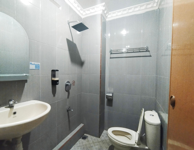 Bathroom 8