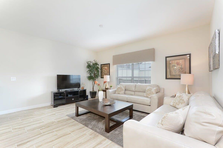 2, Stunning Storey Lake Villa, Prime Location, Osceola