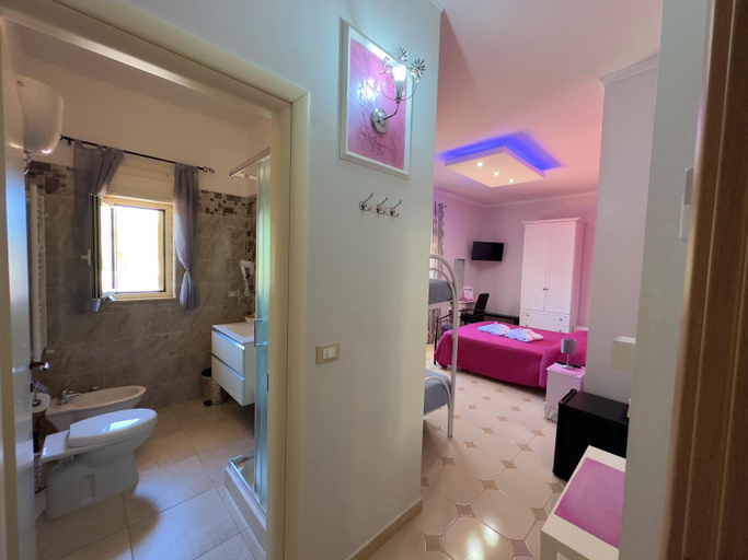 Others 3, B&B Afrodite, Taranto