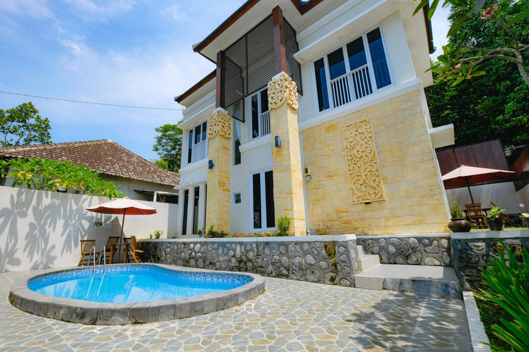 Exterior 16