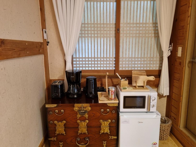 Others 4, Hanok Gotaek Goeul, Jeonju