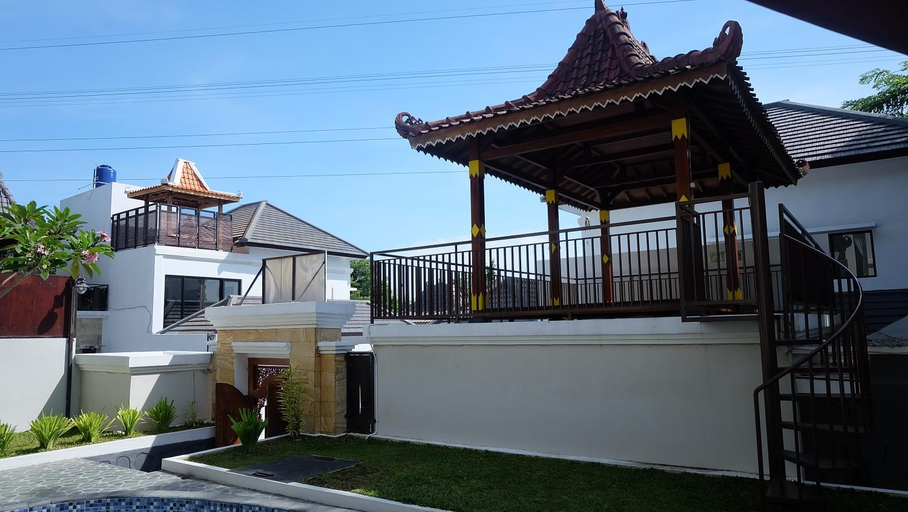 Exterior 14