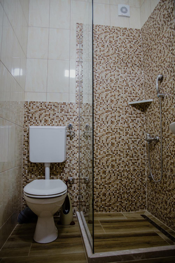 Bathroom 4, Pansion Focin Han, Sarajevo
