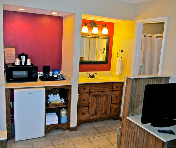 Others 5, Jonathan Creek Inn, Haywood