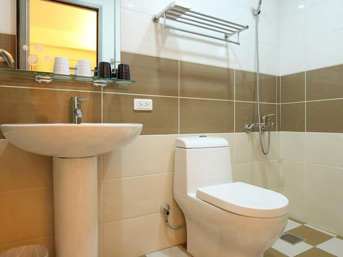 Bedroom 2, Hotel Delhi Fantastic near New Delhi Train Station, West