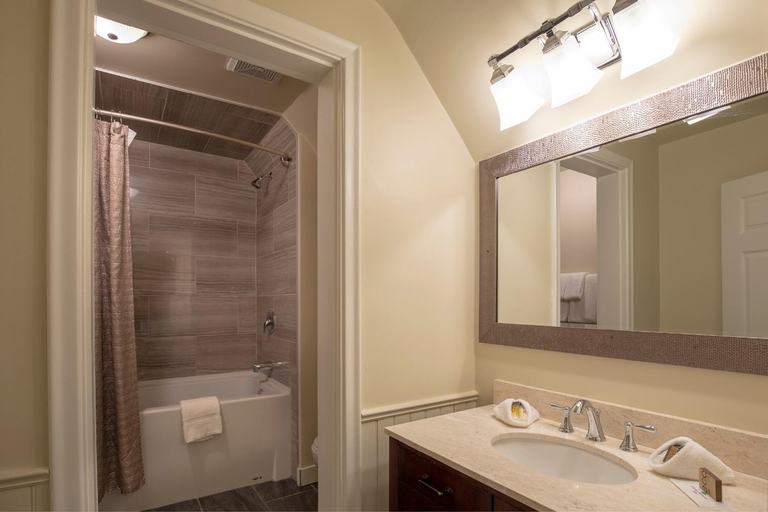 Bathroom 3, Banff Boutique Inn - Adults only, Division No. 15