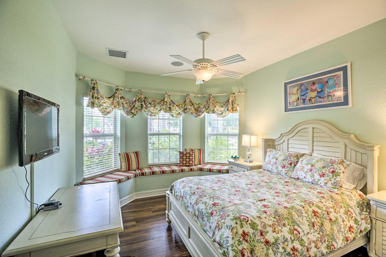 Others 5, 3 Mi to Downtown Cape Coral: Canal-Front Villa, Lee