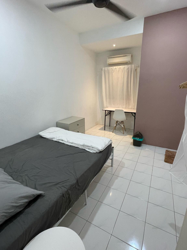 Haus 22 (Queen Bed for 2 with Share Bathroom), Seberang Perai Tengah