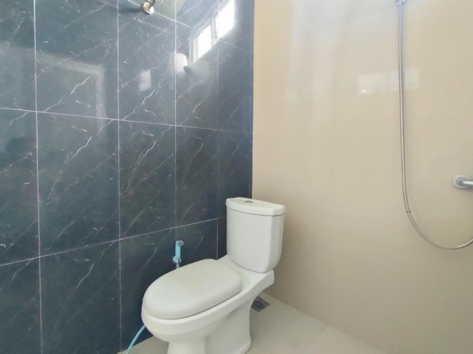 Bathroom 11