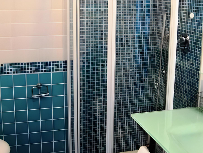 Bathroom 3, Rock Garden, Latina