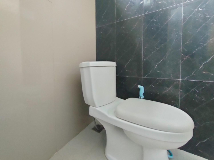 Bathroom 11