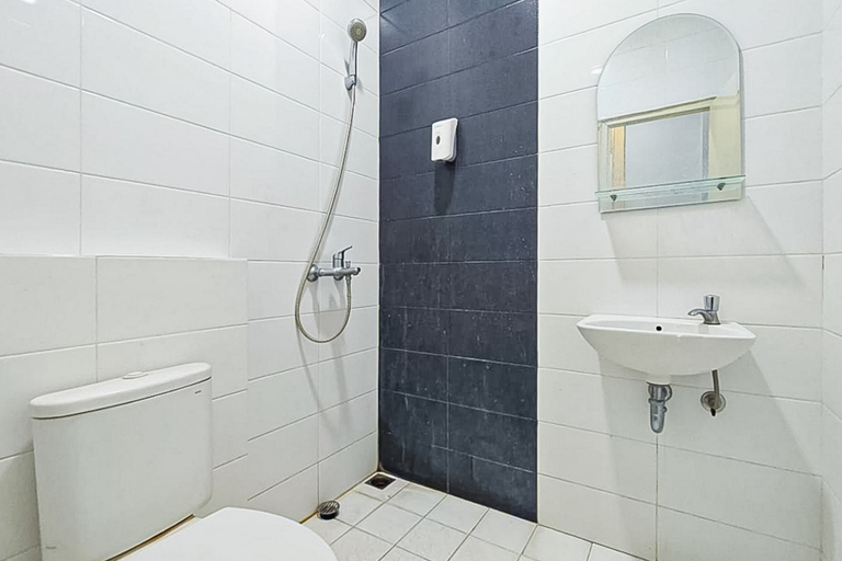 Bathroom, Hotel Ciputat RedPartner, South Tangerang