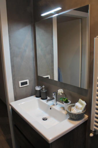Bathroom 3, Casa Miro, Bari