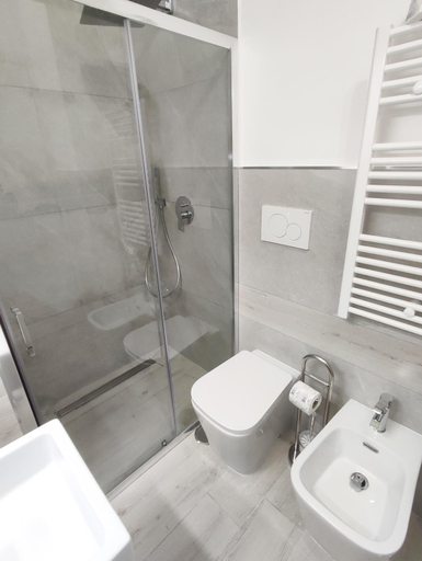 Others 2, Ancora B&B, Napoli