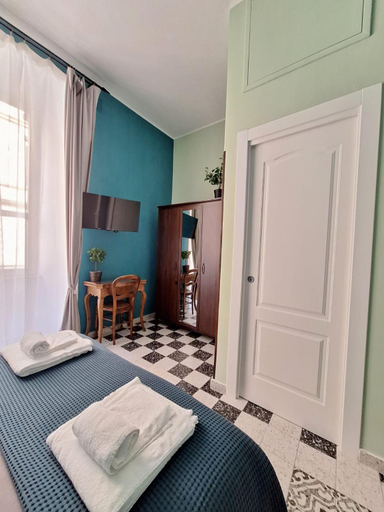 Others 5, The Painter's House, Roma