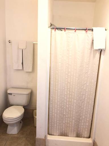 Bathroom 5, Deluxe Inn Motel, El Paso