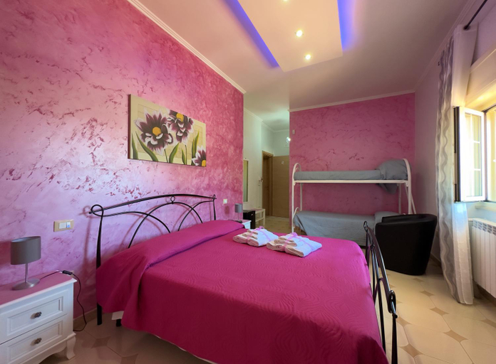 Others 5, B&B Afrodite, Taranto