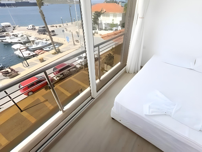 Others 4, Ufuk Otel, Çeşme