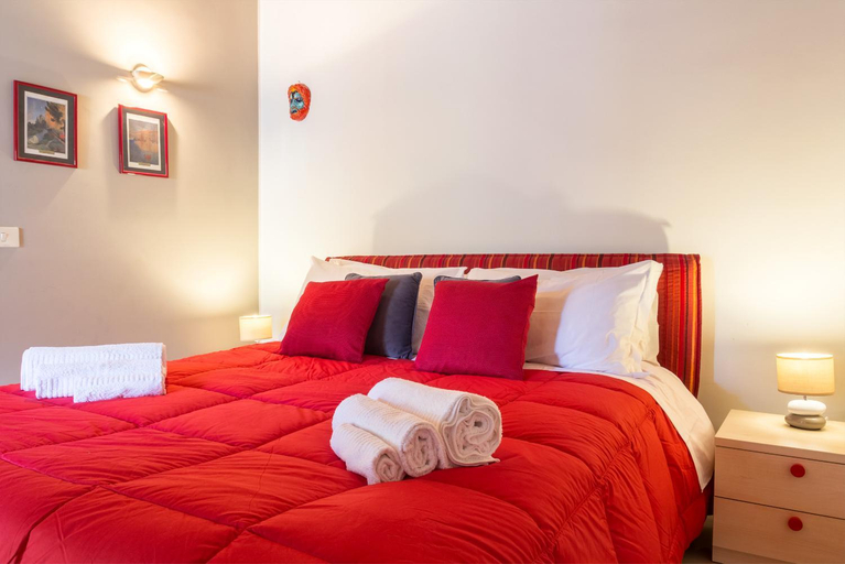 Others 5, Amartia Apartments, Messina