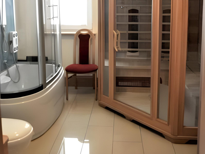 Bathroom 2, Hotelik Dworek Legnickie Pole 4km od Legnicy, Legnica
