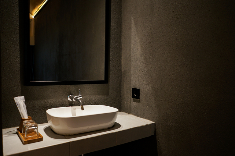Bathroom 11