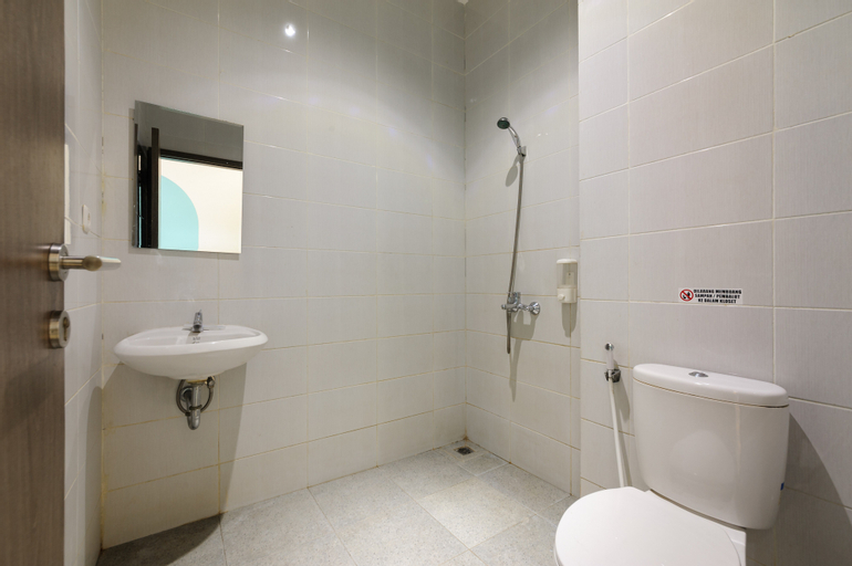 Sans Hotel Max Living Cengkareng - Tap to explore photos