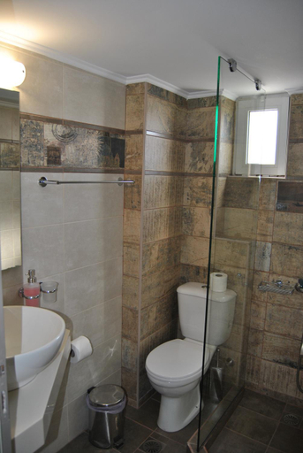 Bathroom 2, Pantheon Aparthotel, Crete