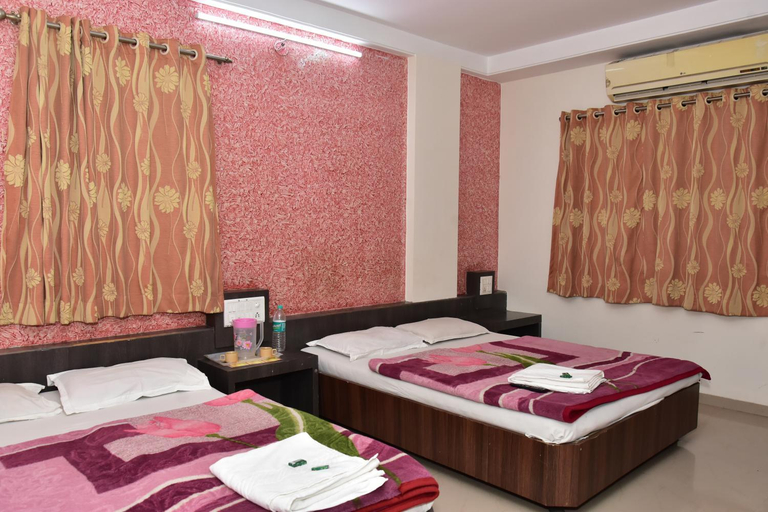 Bedroom 4, Hotel sai dhyan, Ahmadnagar