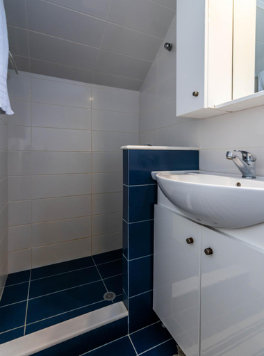 Bathroom 3, Play On The Sand, South Aegean