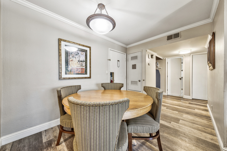Dining Room 9