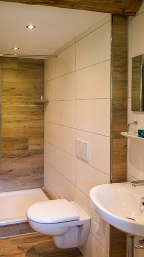 Bathroom 10