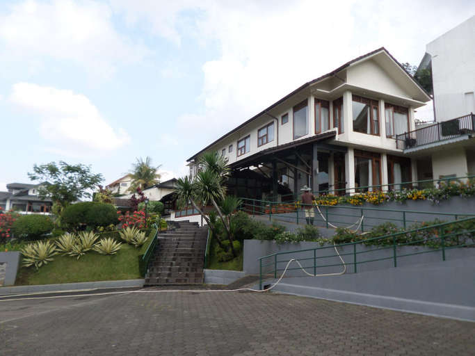 Exterior 7