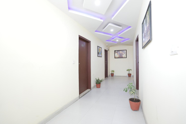 HOTEL NEW PUNJAB LUXURY, West