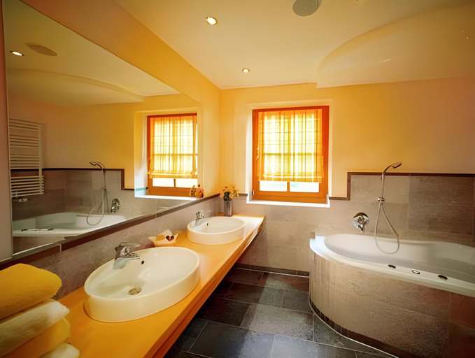 Bathroom, Natur & Alpinhotel Post, Imst