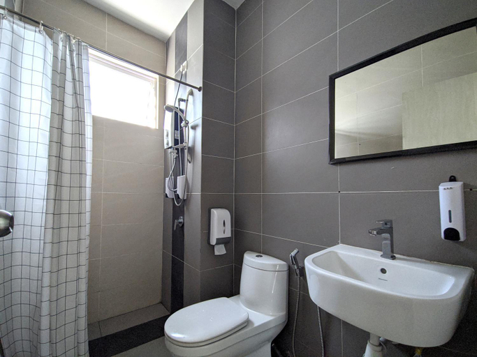 Bathroom 4, Hom Villa 5rm 12-22px Wifi/Netflix/BBQ/SteamBoat, Kota Tinggi