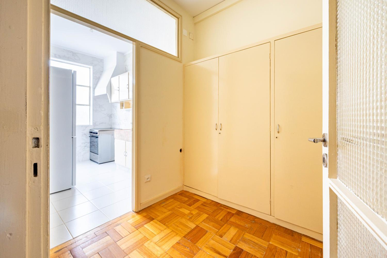 Others 5, Convenient 3-Bedroom Apartments next to Bom Sucesso, Porto