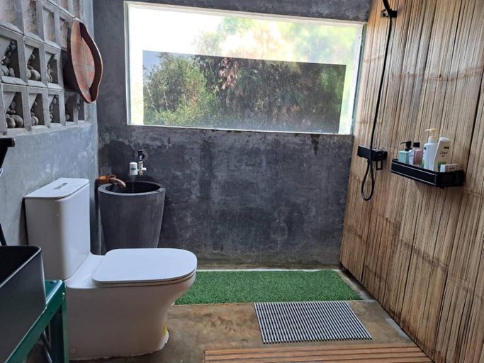 Bathroom 12