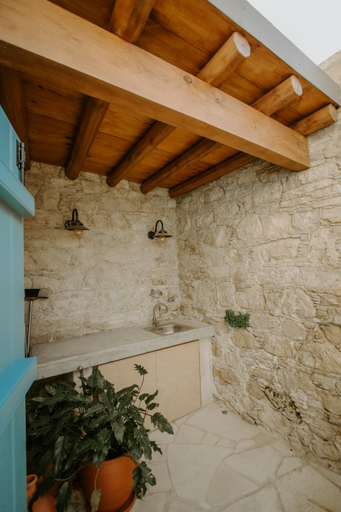 Others 5, Smaragda's Guest Rooms